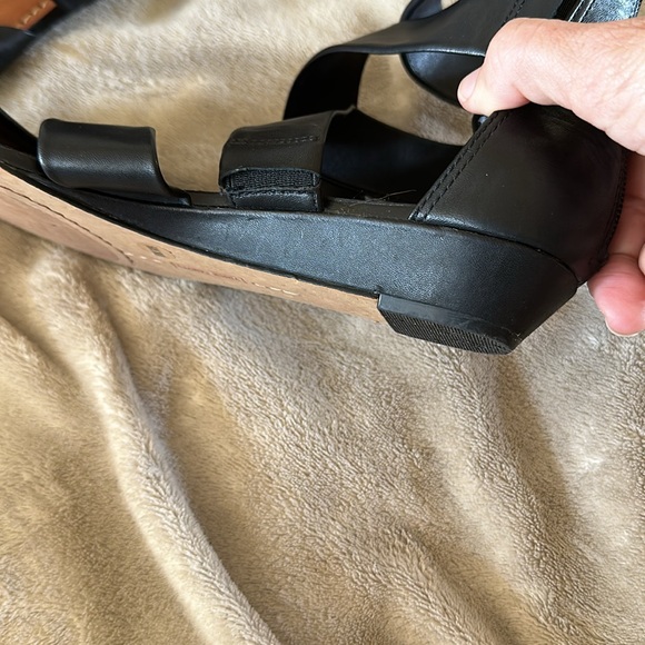 Vince Camuto Seevina Flat Sandals - Picture 10 of 10